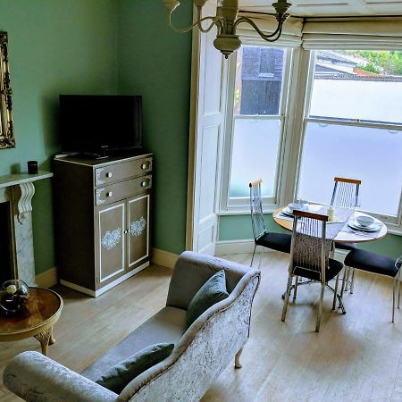 Beautiful One Bedroom Ground Floor Apartment With Parking Exeter Extérieur photo