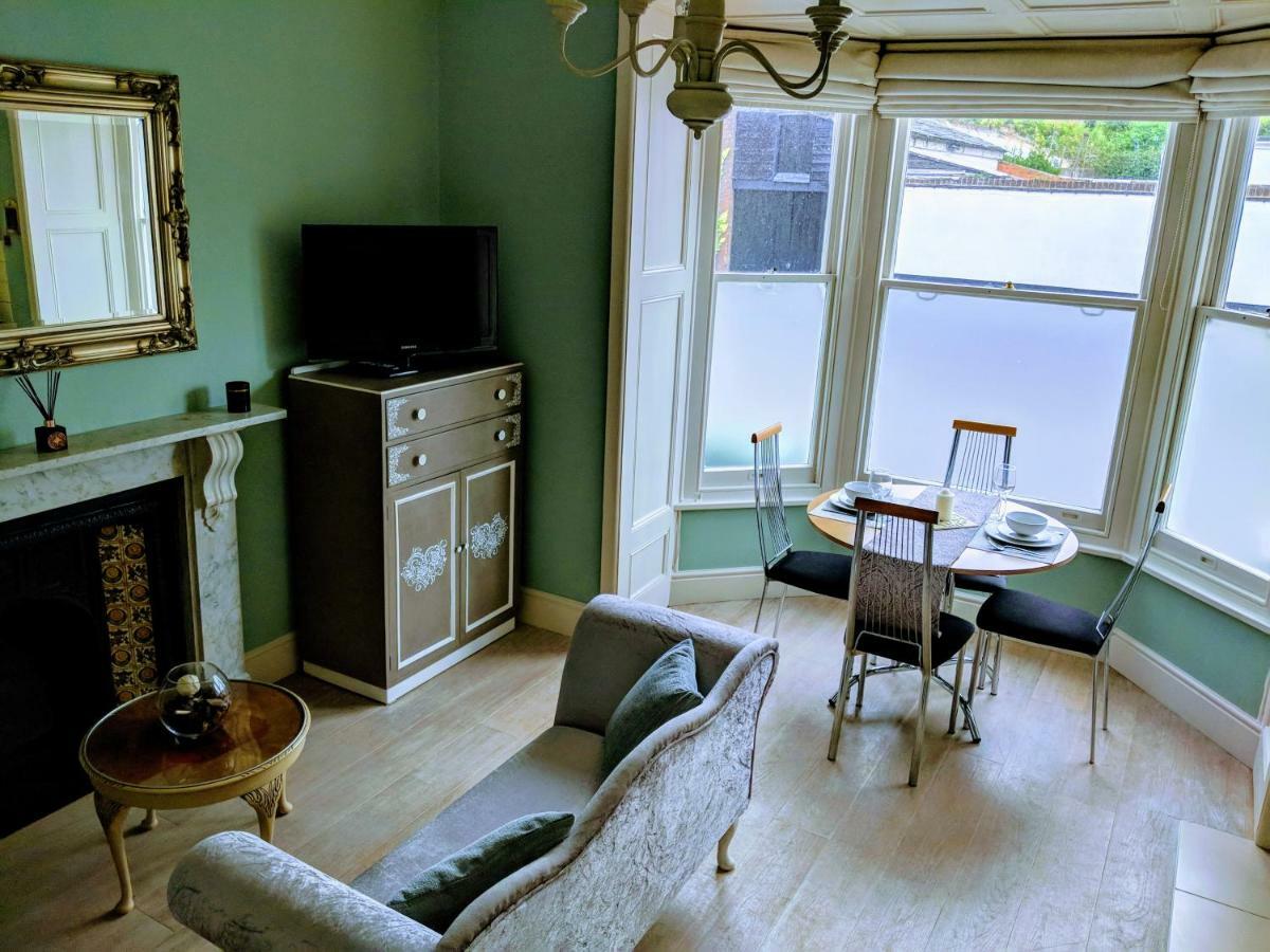 Beautiful One Bedroom Ground Floor Apartment With Parking Exeter Extérieur photo