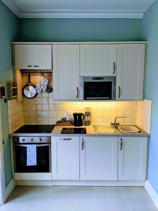 Beautiful One Bedroom Ground Floor Apartment With Parking Exeter Extérieur photo