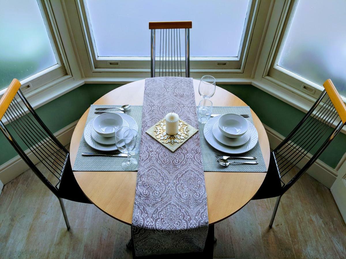 Beautiful One Bedroom Ground Floor Apartment With Parking Exeter Extérieur photo